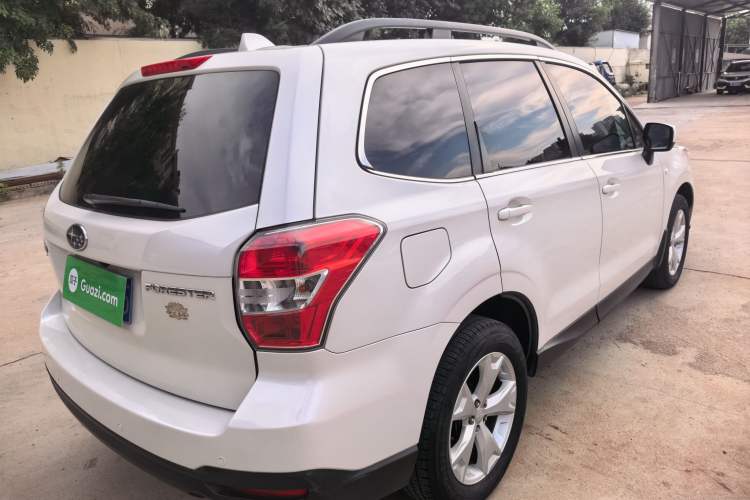 Used Subaru Forester 2014 2.0i Automatic Luxury Edition Rear Right 45 Deg