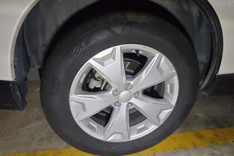 Used Subaru Forester 2014 2.0i Automatic Luxury Edition Right Front Wheel Hub