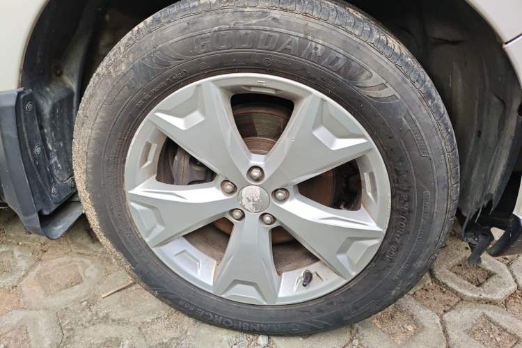 Used Subaru Forester 2014 2.0i Automatic Luxury Edition Right Front Wheel Hub