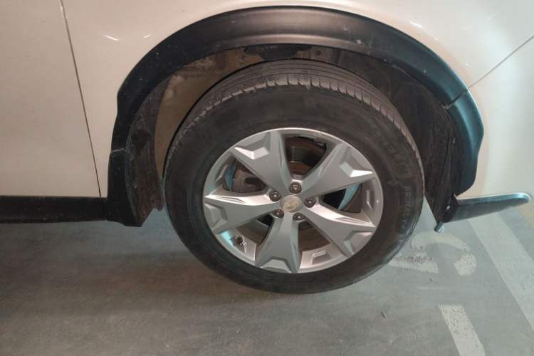 Used Subaru Forester 2014 2.0i Automatic Luxury Edition Right Front Wheel Hub