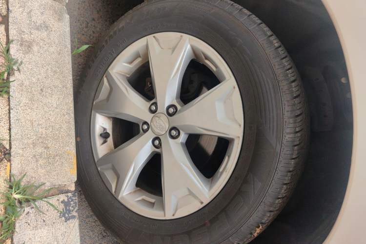 Used Subaru Forester 2014 2.0i Automatic Comfort Edition Right Front Wheel Hub