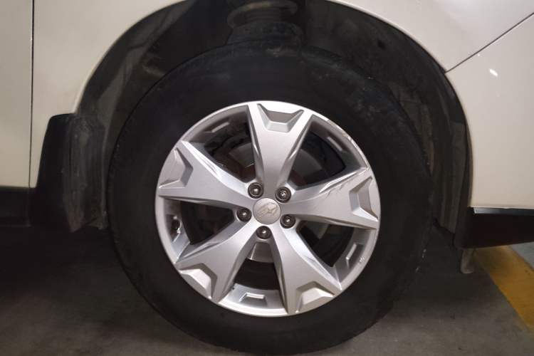 Used Subaru Forester 2014 2.5i Automatic Elite Edition Right Front Wheel Hub