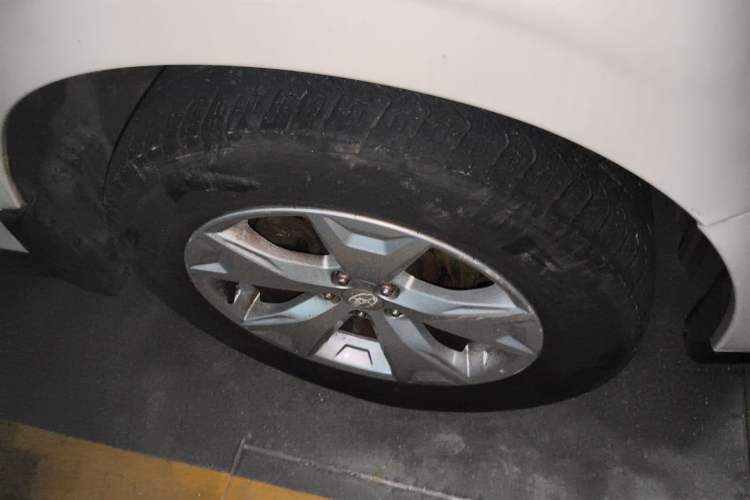 Used Subaru Forester 2014 2.5i Automatic Elite Edition Right Front Wheel Hub