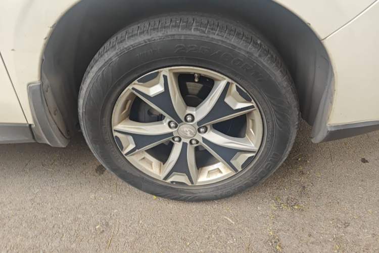Used Subaru Forester 2014 2.5i Automatic Elite Edition Right Front Wheel Hub