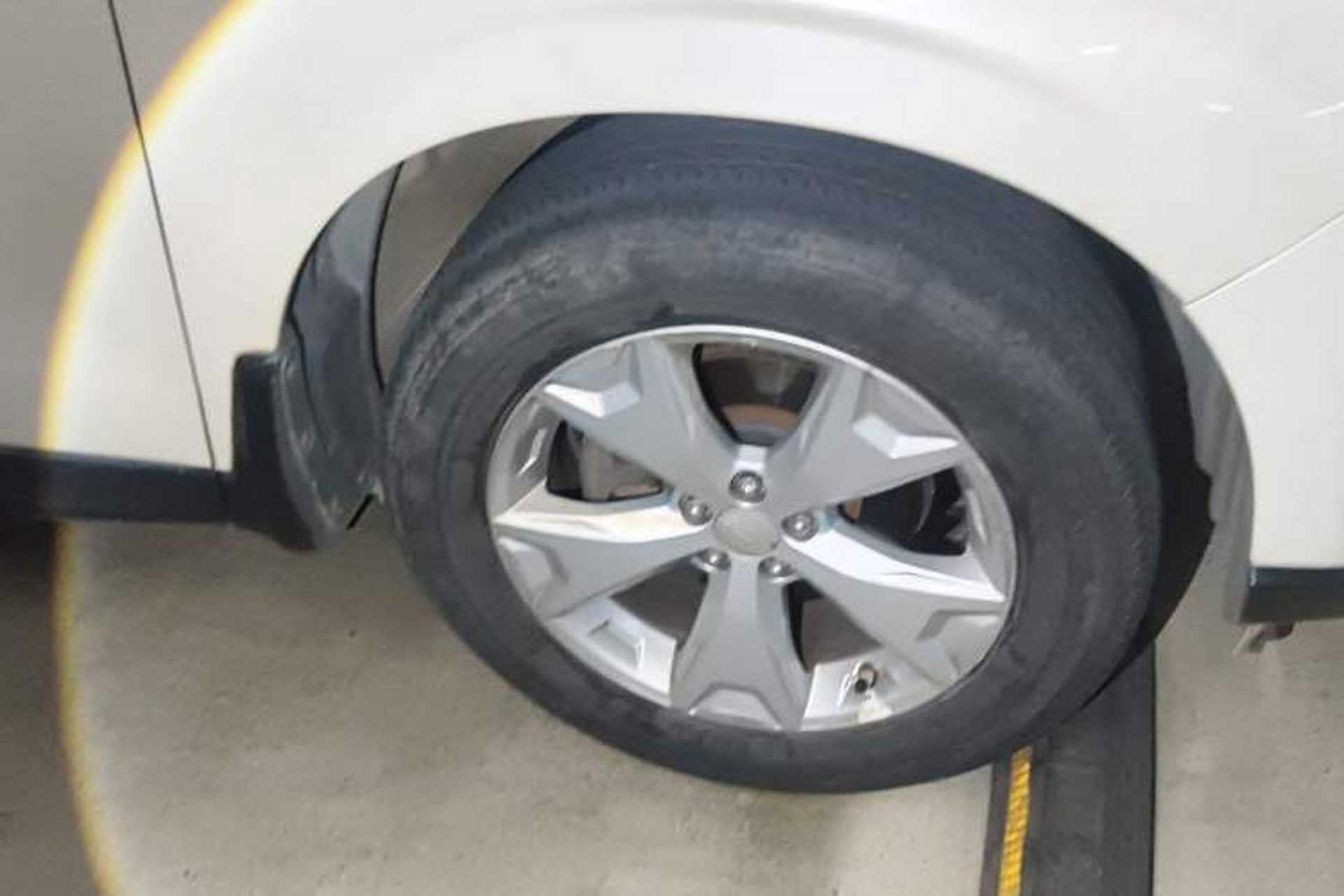 Used Subaru Forester 2014 2.0i Automatic Luxury Edition Right Front Wheel Hub