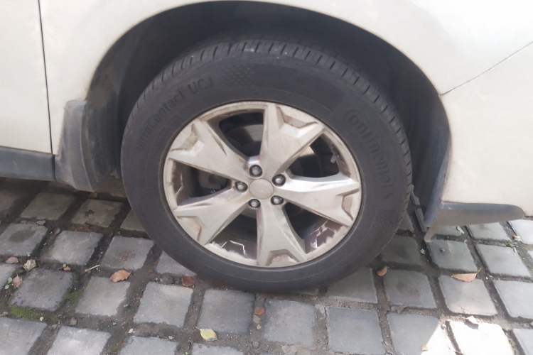 Used Subaru Forester 2014 2.0i Automatic Luxury Edition Right Front Wheel Hub