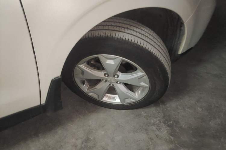 Used Subaru Forester 2014 2.5i Automatic Elite Edition Right Front Wheel Hub