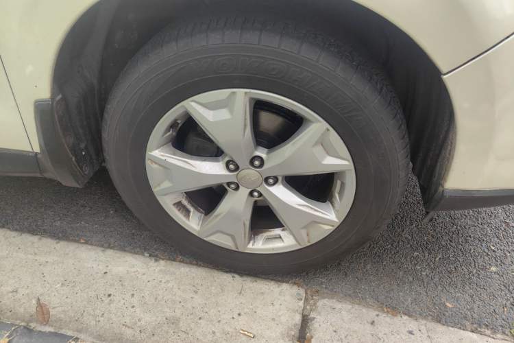 Used Subaru Forester 2014 2.0i Automatic Luxury Edition Right Front Wheel Hub