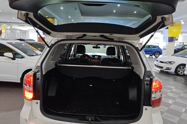 Used Subaru Forester 2014 2.0i Automatic Luxury Edition Trunk