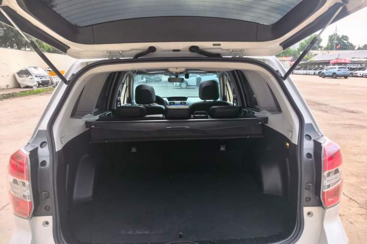 Used Subaru Forester 2014 2.0i Automatic Luxury Edition Trunk