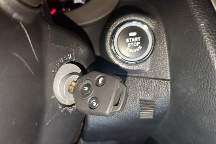 Used Subaru Forester 2014 2.0i Automatic Luxury Edition Vehicle Key