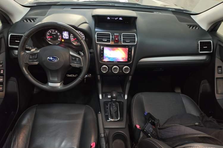 Used Subaru Forester 2015 2.0i Special Edition Commemorative Model Center Console