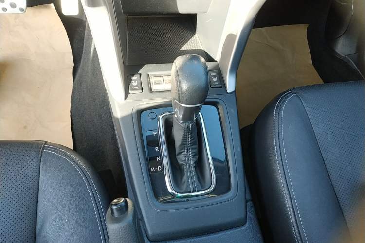 Used Subaru Forester 2015 2.0i Special Edition Commemorative Model Gear Lever