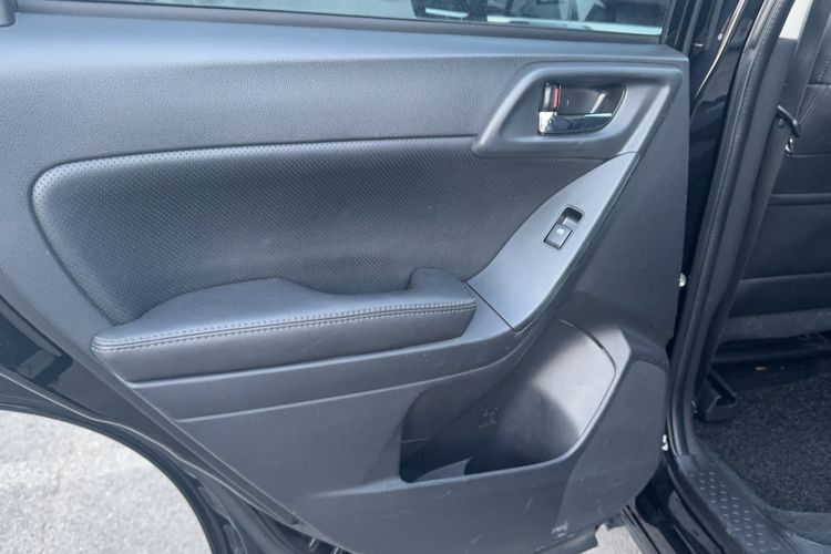Used Subaru Forester 2015 2.0i Special Edition Commemorative Model Interior 6