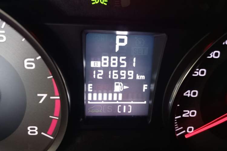 Used Subaru Forester 2015 2.5i Special Edition Commemorative Model Odometer Close Up