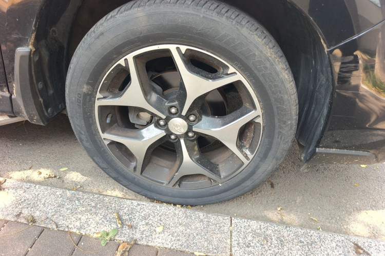 Used Subaru Forester 2015 2.0i Special Edition Commemorative Model Right Front Wheel Hub