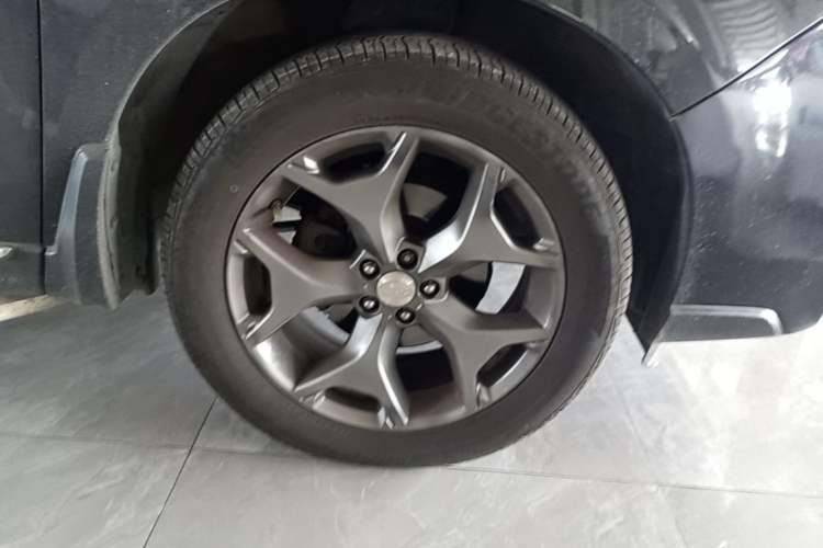 Used Subaru Forester 2015 2.5i Special Edition Commemorative Model Right Front Wheel Hub