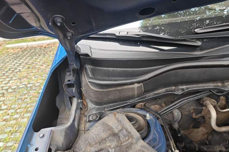Used Subaru Forester 2015 2.5i Special Edition Commemorative Model Engine Bay Right