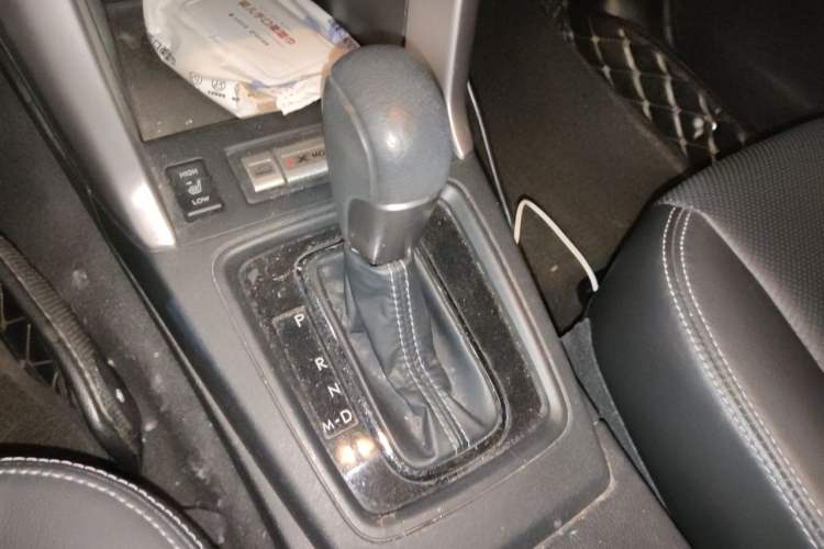 Used Subaru Forester 2015 2.0i Special Edition Commemorative Model Gear Lever