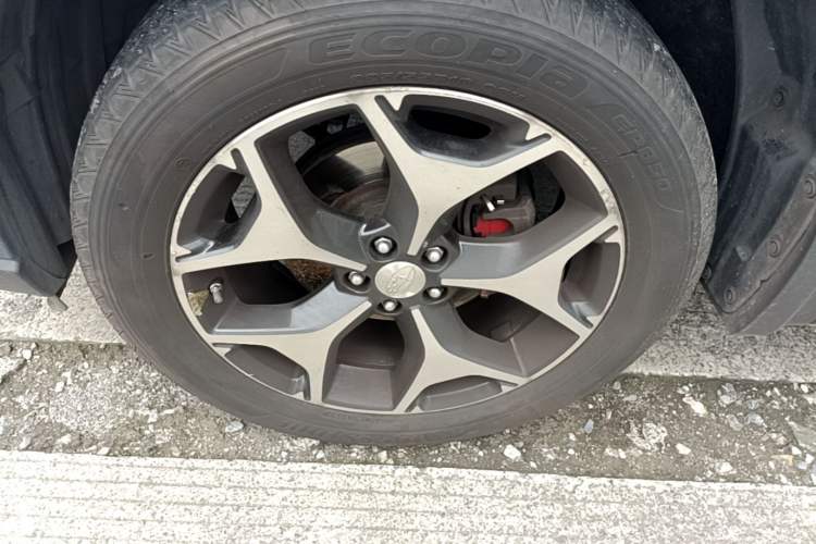 Used Subaru Forester 2015 2.0i Special Edition Commemorative Model Left Front Wheel Hub