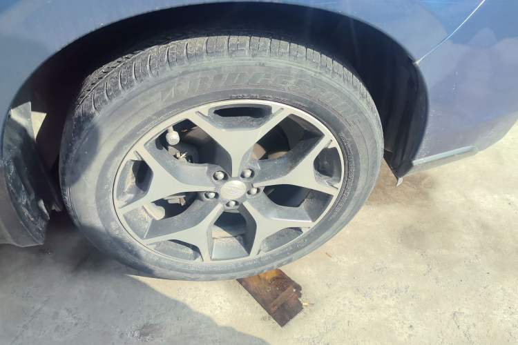 Used Subaru Forester 2015 2.0i Special Edition Commemorative Model Right Front Wheel Hub