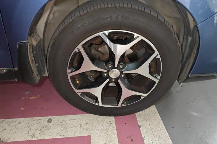 Used Subaru Forester 2015 2.0i Special Edition Commemorative Model Right Front Wheel Hub