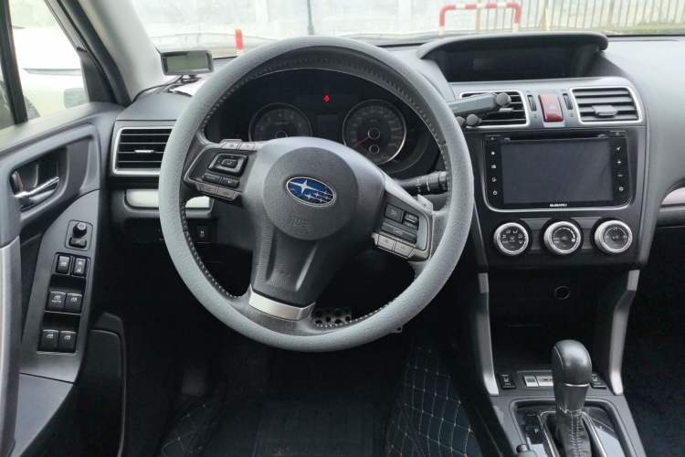 Used Subaru Forester 2015 2.0i Special Edition Commemorative Model Steering Wheel
