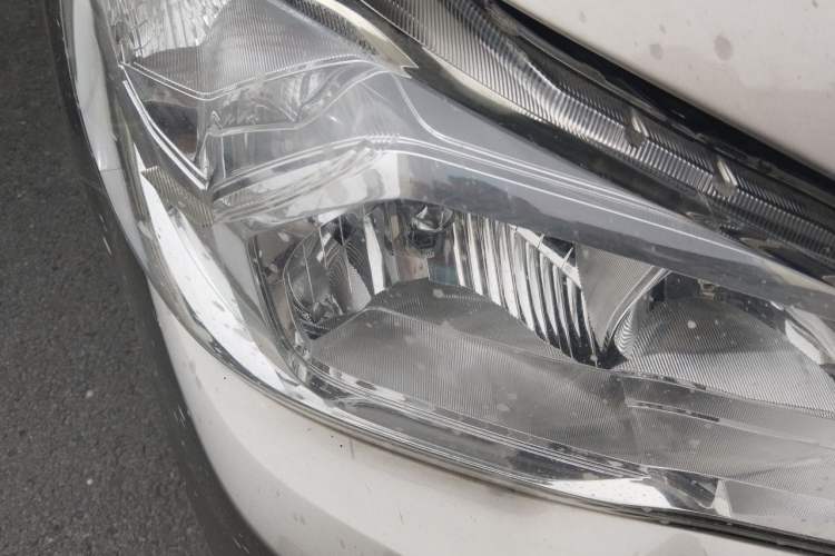 Used Subaru Forester 2015 2.5i Luxury Enjoyment Edition Right Front Headlight
