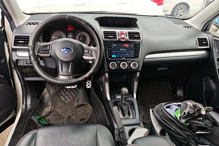 Used Subaru Forester 2015 2.0i Special Edition Commemorative Model Center Console