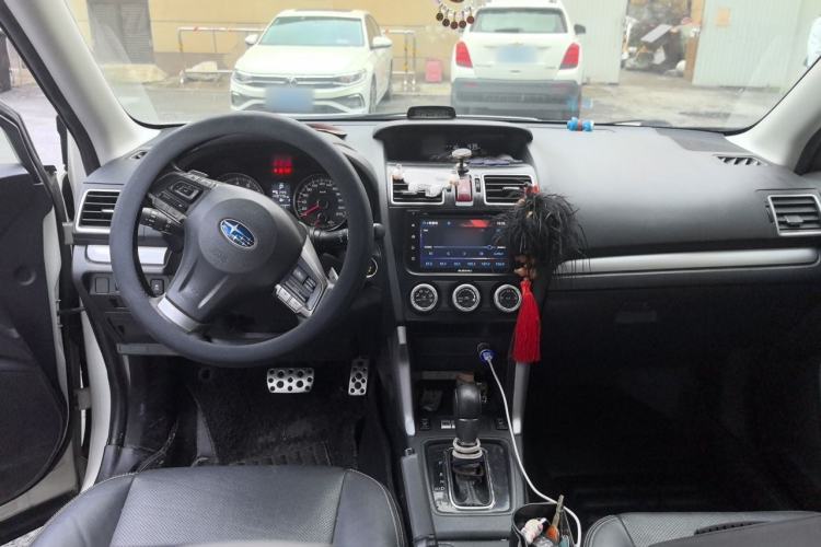 Used Subaru Forester 2015 2.0i Special Edition Commemorative Model Center Console
