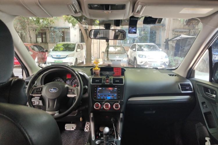 Used Subaru Forester 2015 2.0i Special Edition Commemorative Model Center Console