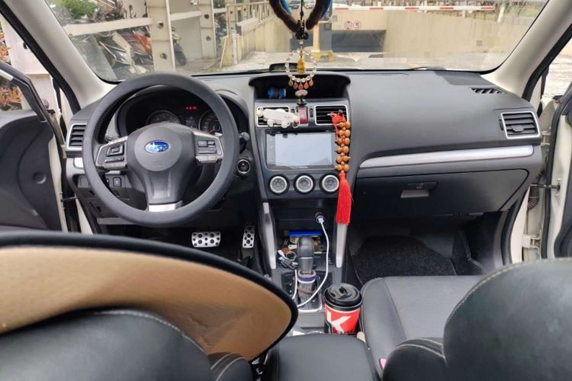 Used Subaru Forester 2015 2.0i Special Edition Commemorative Model Center Console