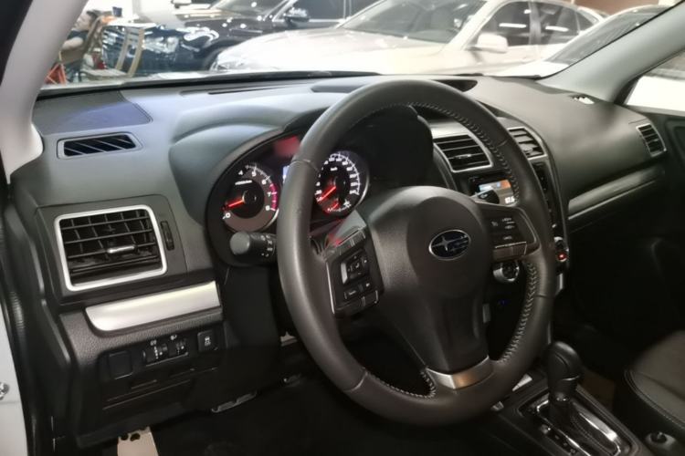 Used Subaru Forester 2015 2.0i Special Edition Commemorative Model Center Console