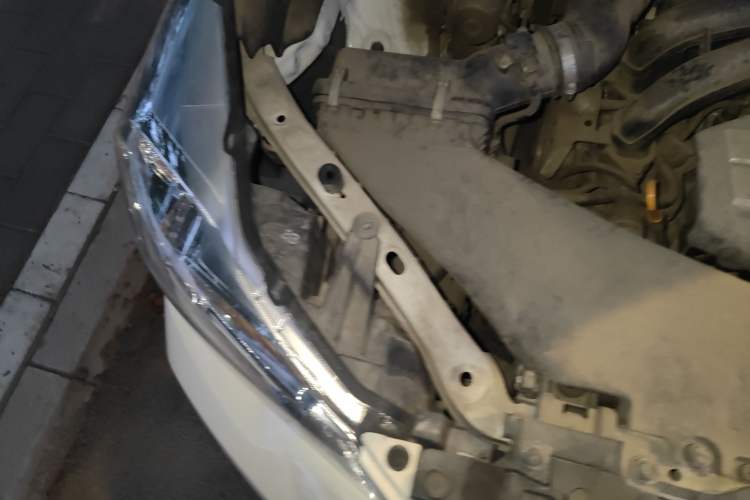 Used Subaru Forester 2015 2.0i Special Edition Commemorative Model Engine Bay Right