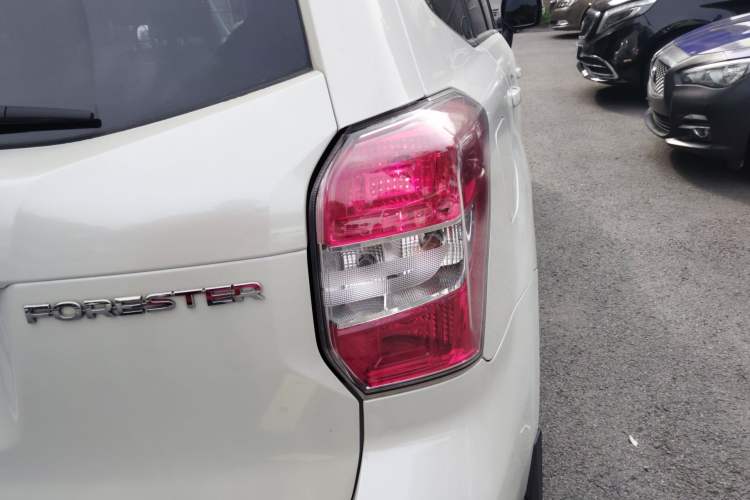 Used Subaru Forester 2015 2.0i Special Edition Commemorative Model Exterior 3