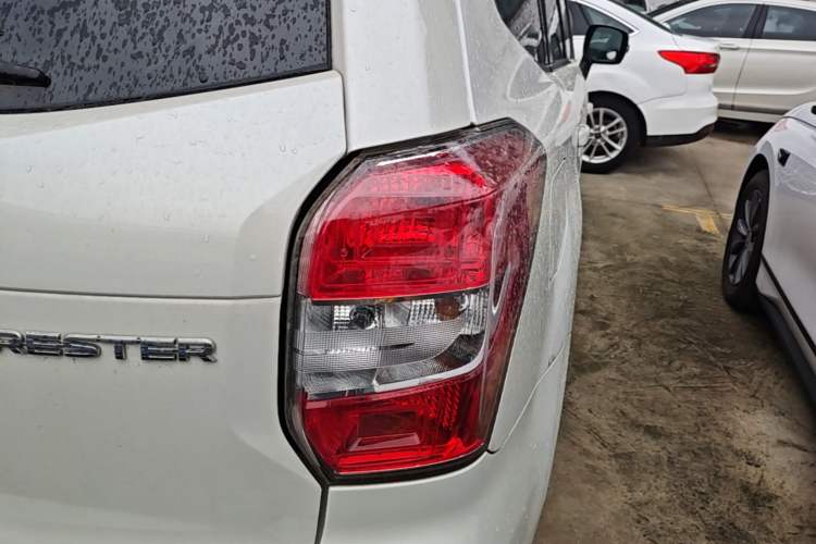 Used Subaru Forester 2015 2.0i Special Edition Commemorative Model Exterior 3