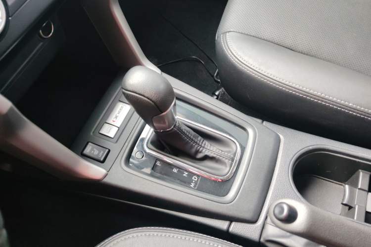 Used Subaru Forester 2015 2.0i Special Edition Commemorative Model Gear Lever