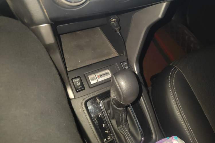Used Subaru Forester 2015 2.0i Special Edition Commemorative Model Gear Lever