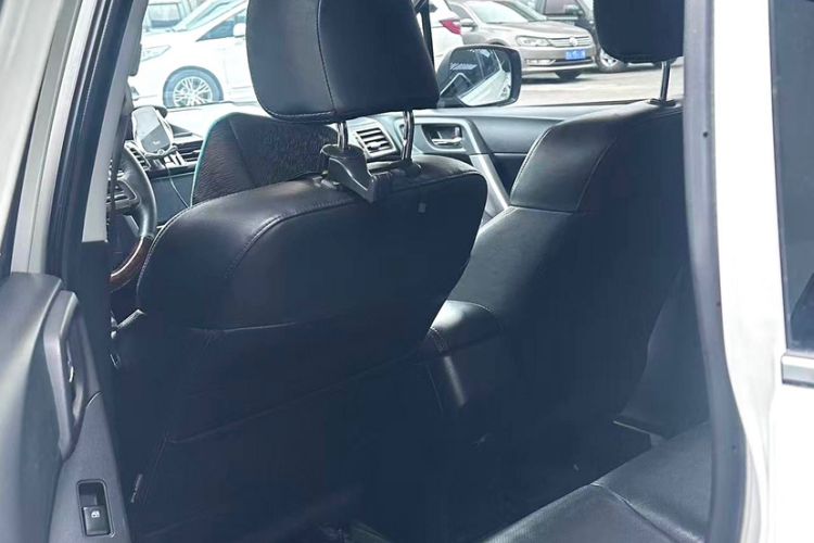 Used Subaru Forester 2015 2.5i Special Edition Commemorative Model Interior 2