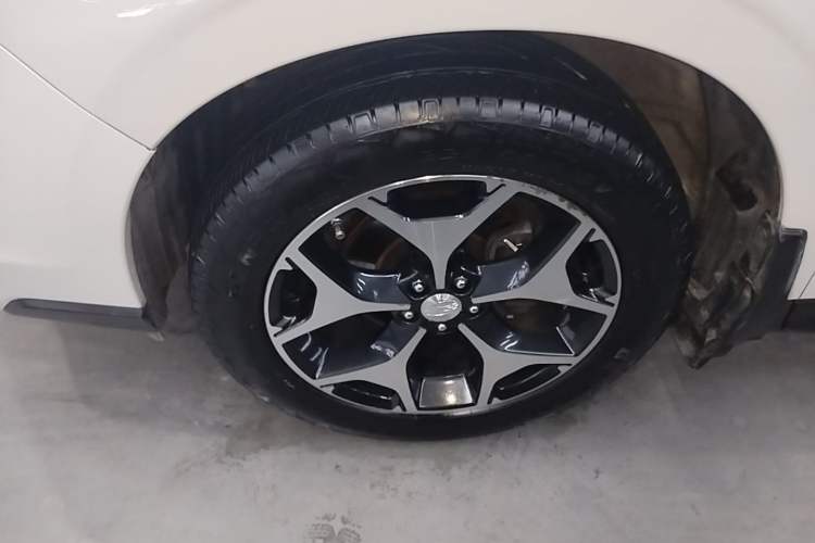 Used Subaru Forester 2015 2.0i Special Edition Commemorative Model Left Front Wheel Hub