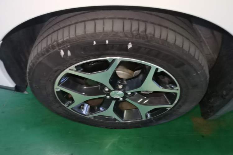 Used Subaru Forester 2015 2.0i Special Edition Commemorative Model Left Front Wheel Hub
