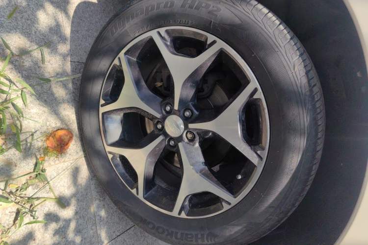 Used Subaru Forester 2015 2.0i Special Edition Commemorative Model Right Front Wheel Hub