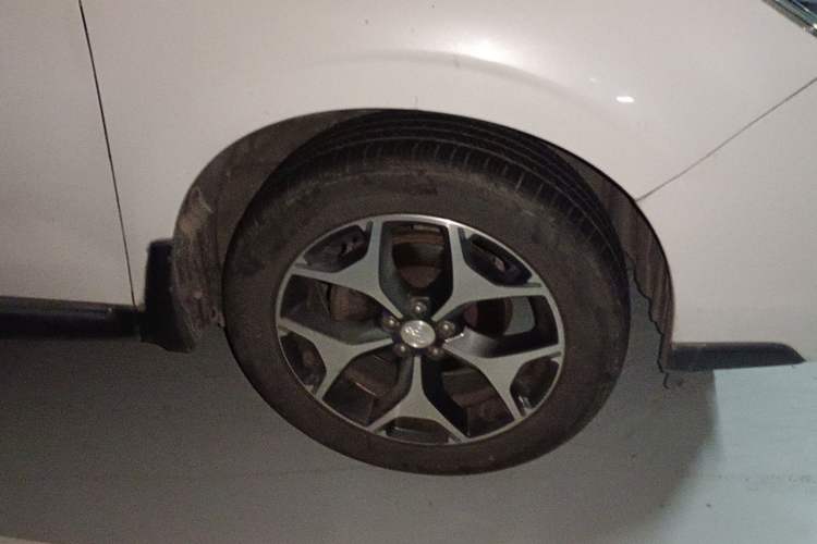 Used Subaru Forester 2015 2.0i Special Edition Commemorative Model Right Front Wheel Hub