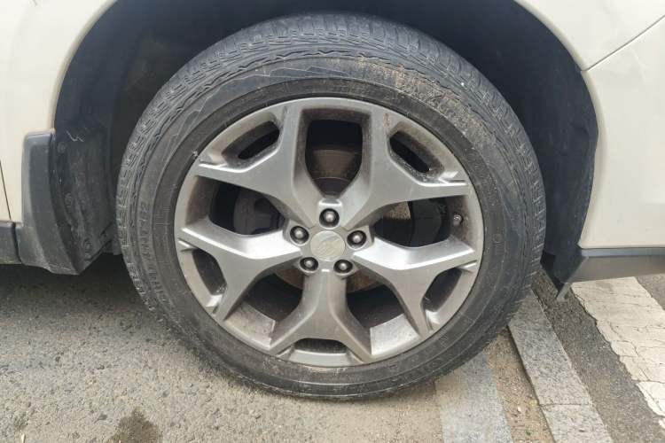 Used Subaru Forester 2015 2.5i Special Edition Commemorative Model Right Front Wheel Hub