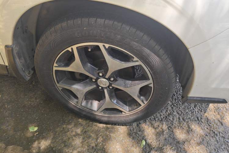 Used Subaru Forester 2015 2.0i Special Edition Commemorative Model Right Front Wheel Hub