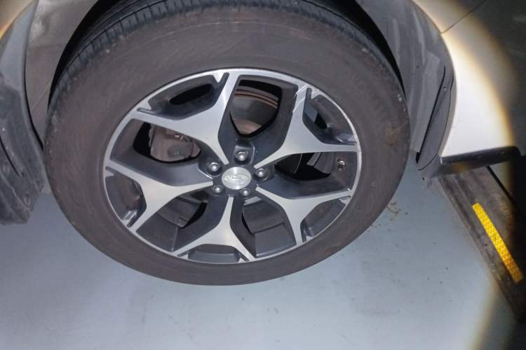 Used Subaru Forester 2015 2.0i Special Edition Commemorative Model Right Front Wheel Hub