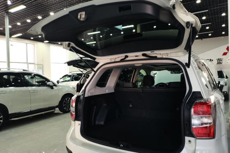 Used Subaru Forester 2015 2.0i Special Edition Commemorative Model Trunk