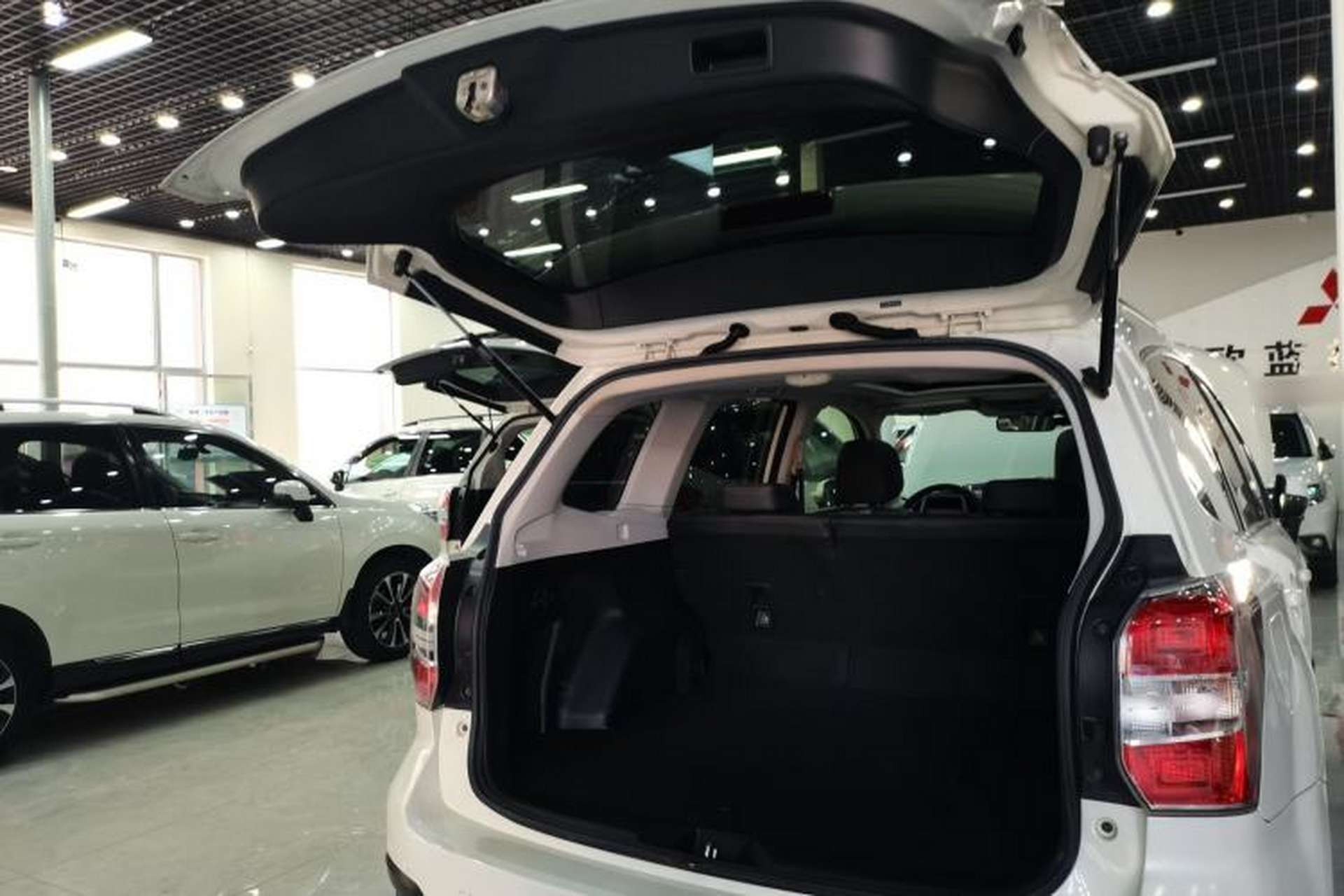 Used Subaru Forester 2015 2.0i Special Edition Commemorative Model Trunk