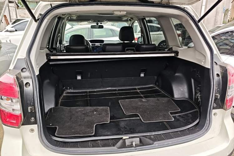 Used Subaru Forester 2015 2.0i Special Edition Commemorative Model Trunk