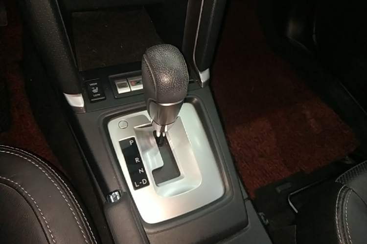 Used Subaru Forester 2016 2.0i Luxury Navigation Edition Gear Lever